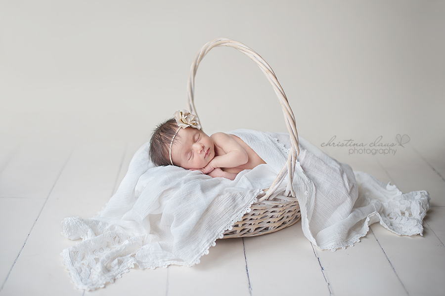 newborn photography community critique photo submitted by Christina Claus - 11 community members set this photo as a favourite image.