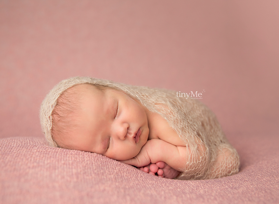 newborn photography community critique photo submitted by Rebecca Cramer - 3 community members set this photo as a favourite image.