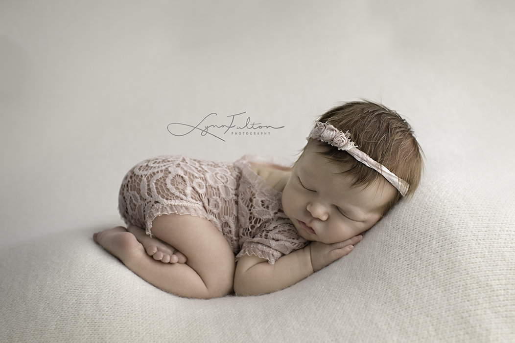newborn photography community critique photo submitted by Lynn Fulton - 2 community members set this photo as a favourite image.