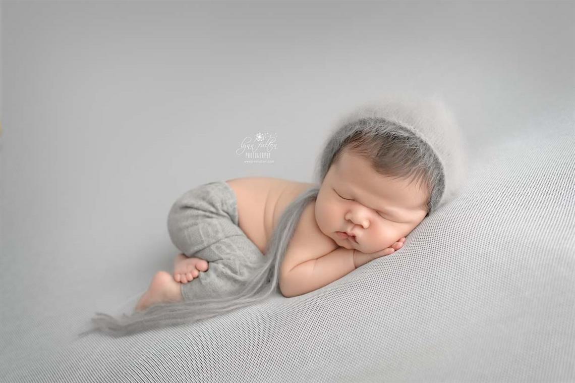 newborn photography community critique photo submitted by Lynn Fulton - 3 community members set this photo as a favourite image.