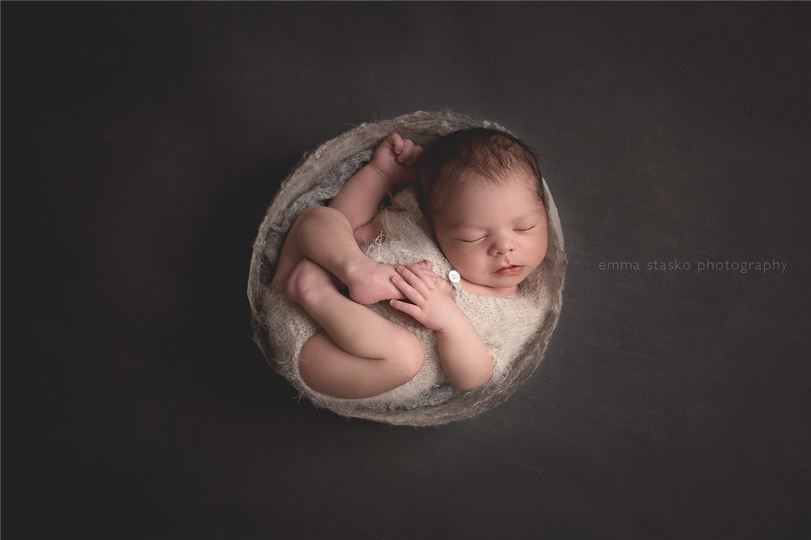 newborn photography community critique photo submitted by Emma Stasko - 3 community members set this photo as a favourite image.