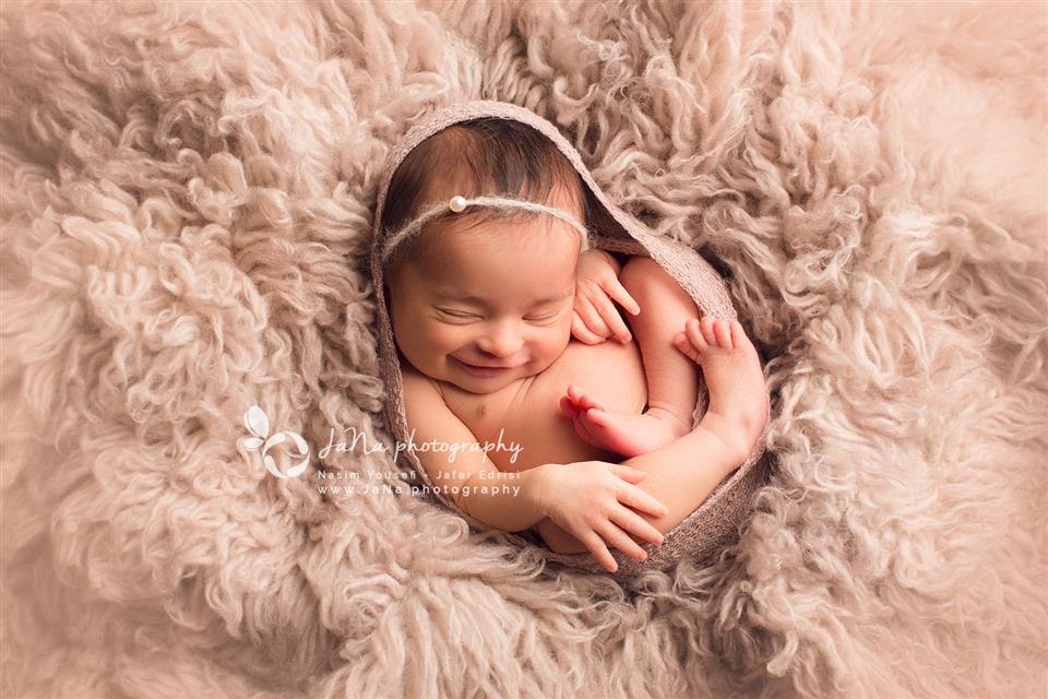 newborn photography community critique photo submitted by Jafar Edrisi - 5 community members set this photo as a favourite image.