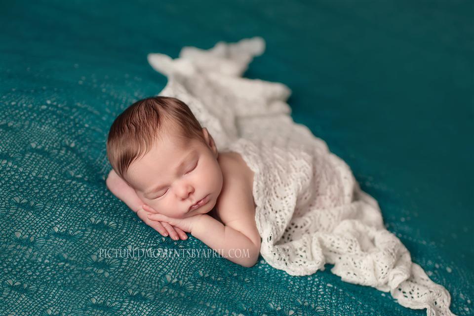 newborn photography community critique photo submitted by April Humphrey - 2 community members set this photo as a favourite image.