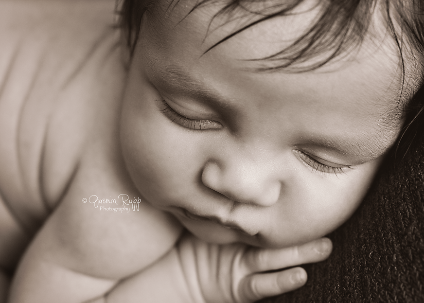 newborn photography community critique photo submitted by Jasmin Rupp - 2 community members set this photo as a favourite image.