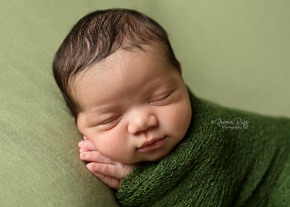 newborn photography community critique photo submitted by Jasmin Rupp - 2 community members set this photo as a favourite image.