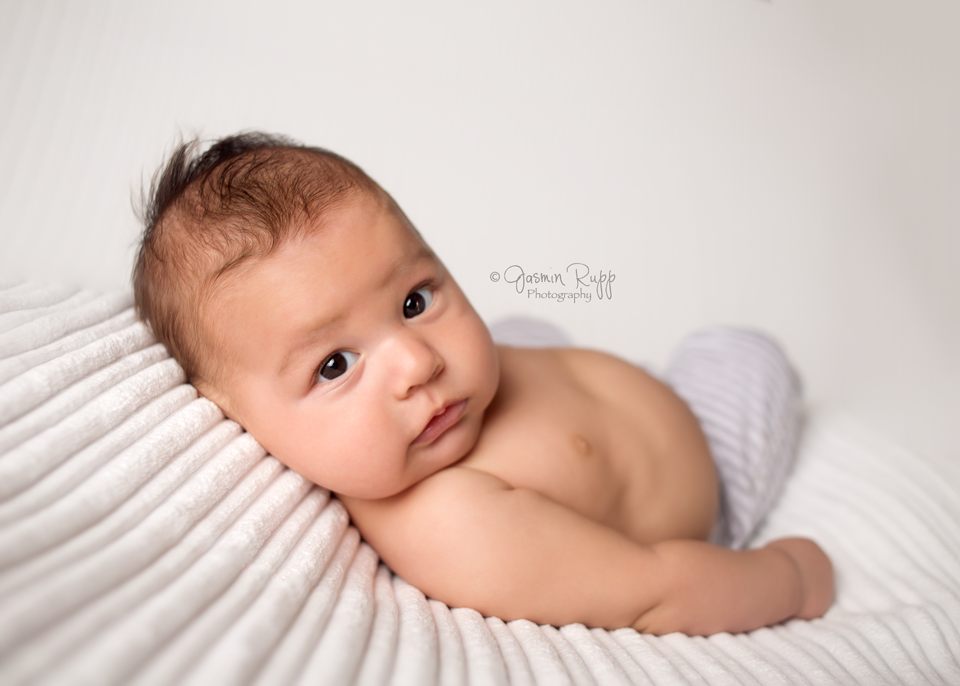 newborn photography community critique photo submitted by Jasmin Rupp - 5 community members set this photo as a favourite image.