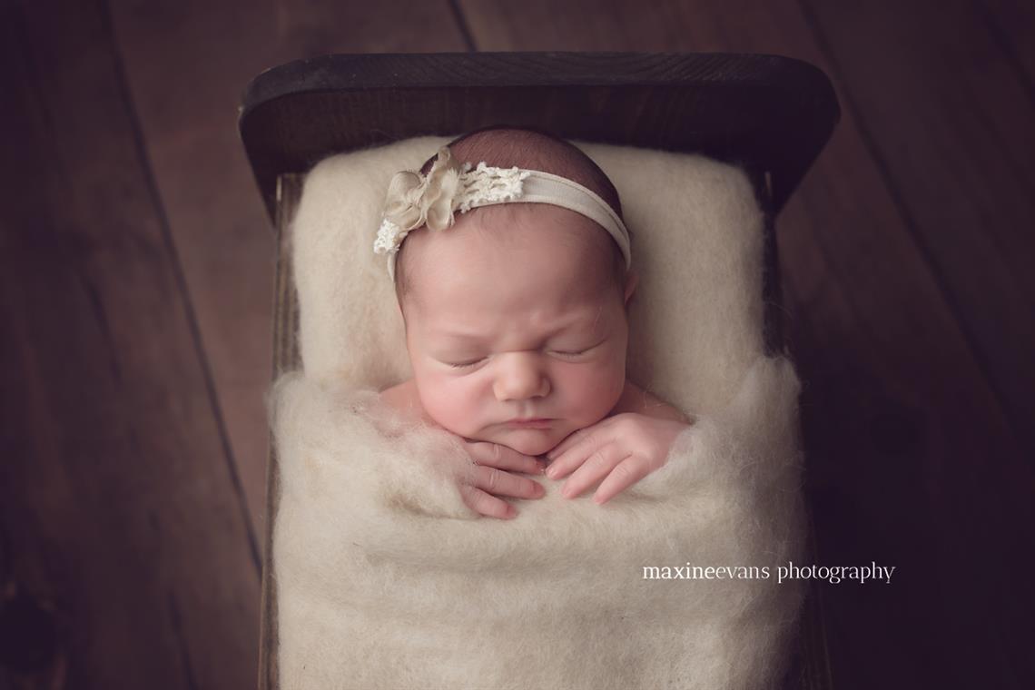 newborn photography community critique photo submitted by Maxine Evans - 1 community members set this photo as a favourite image.
