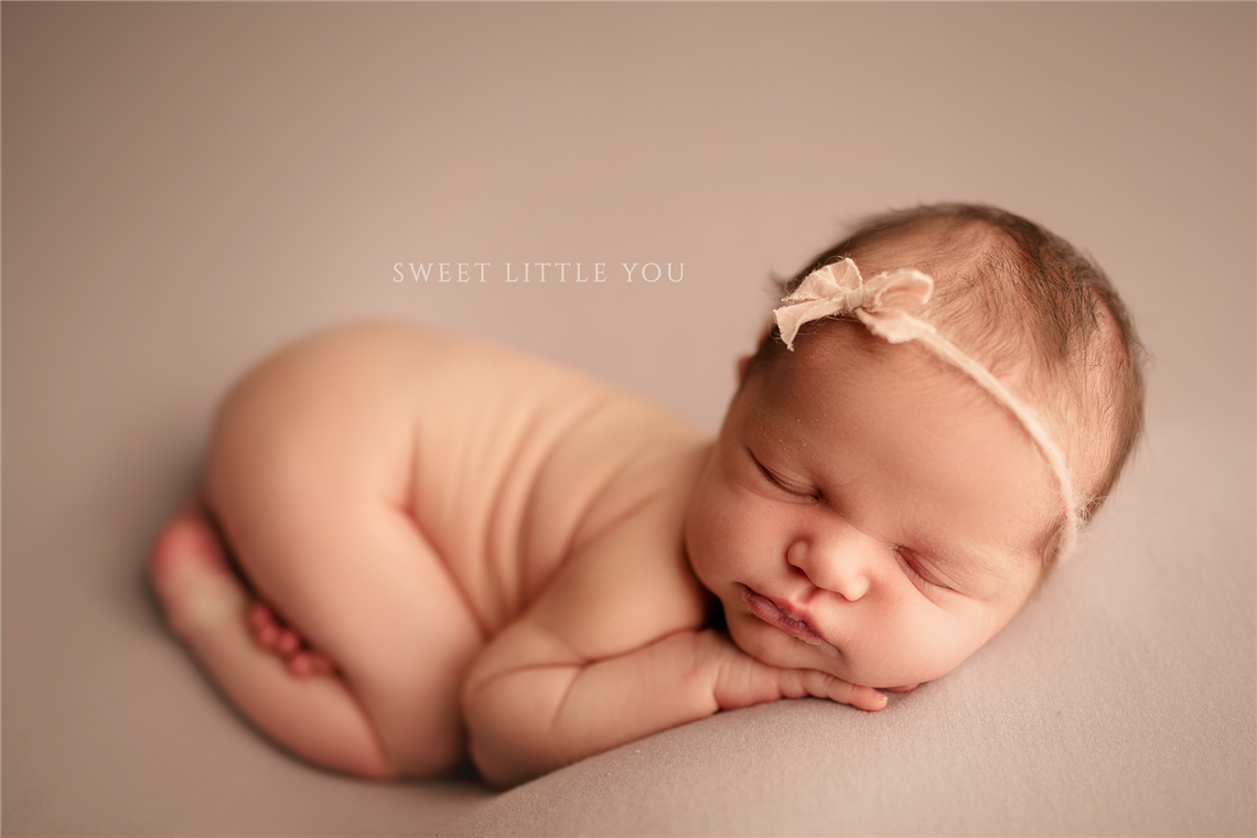 newborn photography community critique photo submitted by Amy Guenther - 5 community members set this photo as a favourite image.