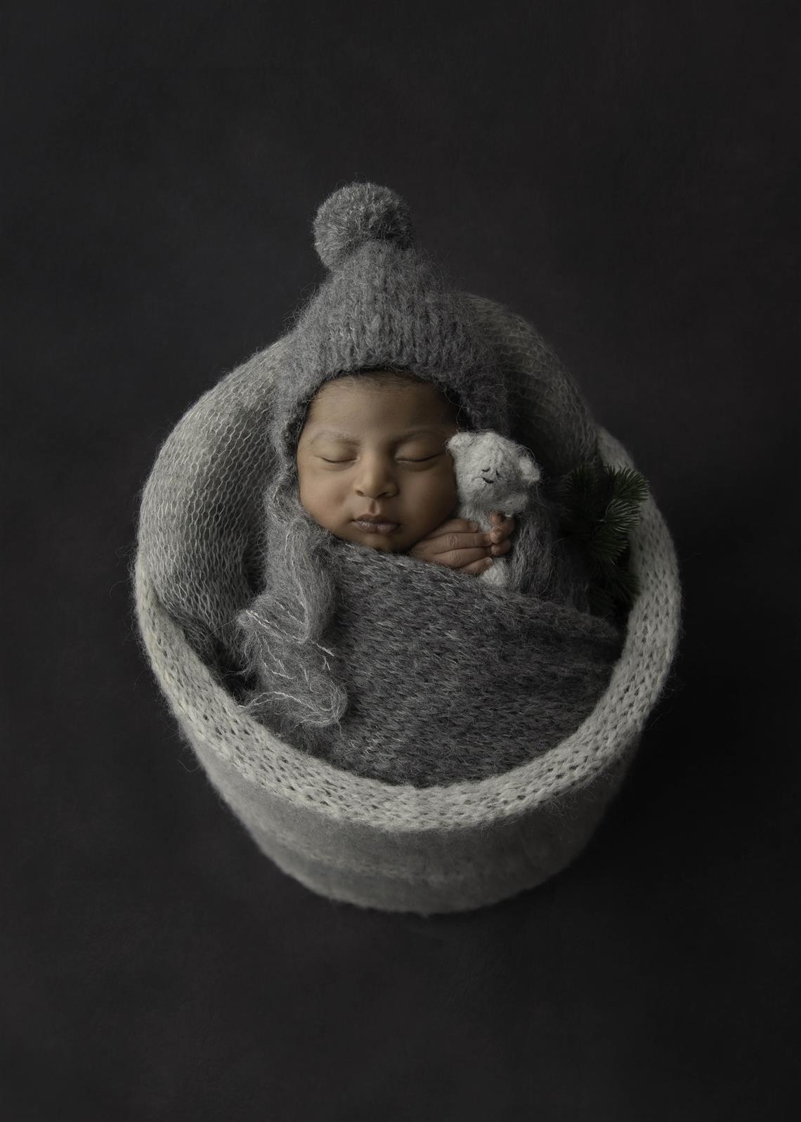 newborn photography community critique photo submitted by Nicole Calore - 0 community members set this photo as a favourite image.