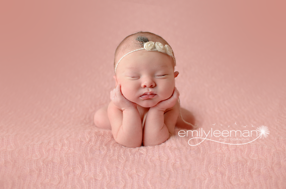 newborn photography community critique photo submitted by Emily Leeman - 2 community members set this photo as a favourite image.