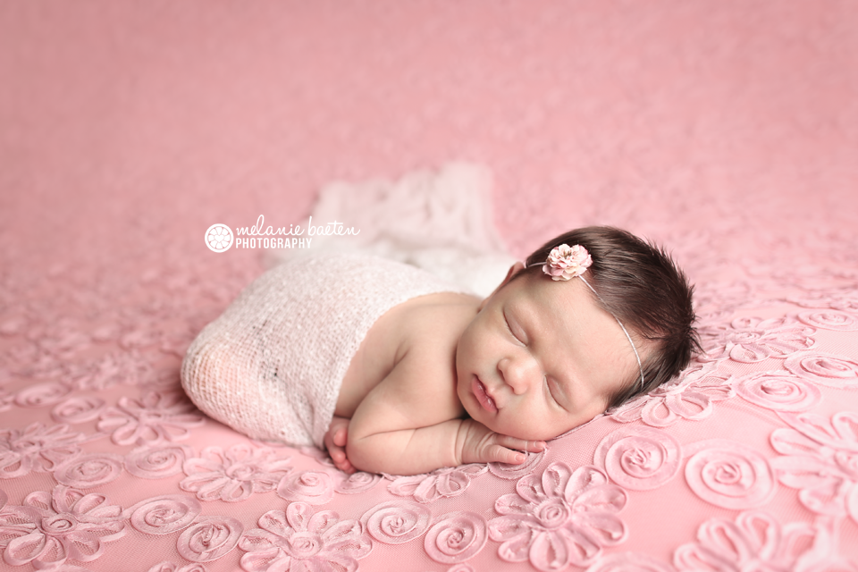 newborn photography community critique photo submitted by Melanie Baeten - 3 community members set this photo as a favourite image.