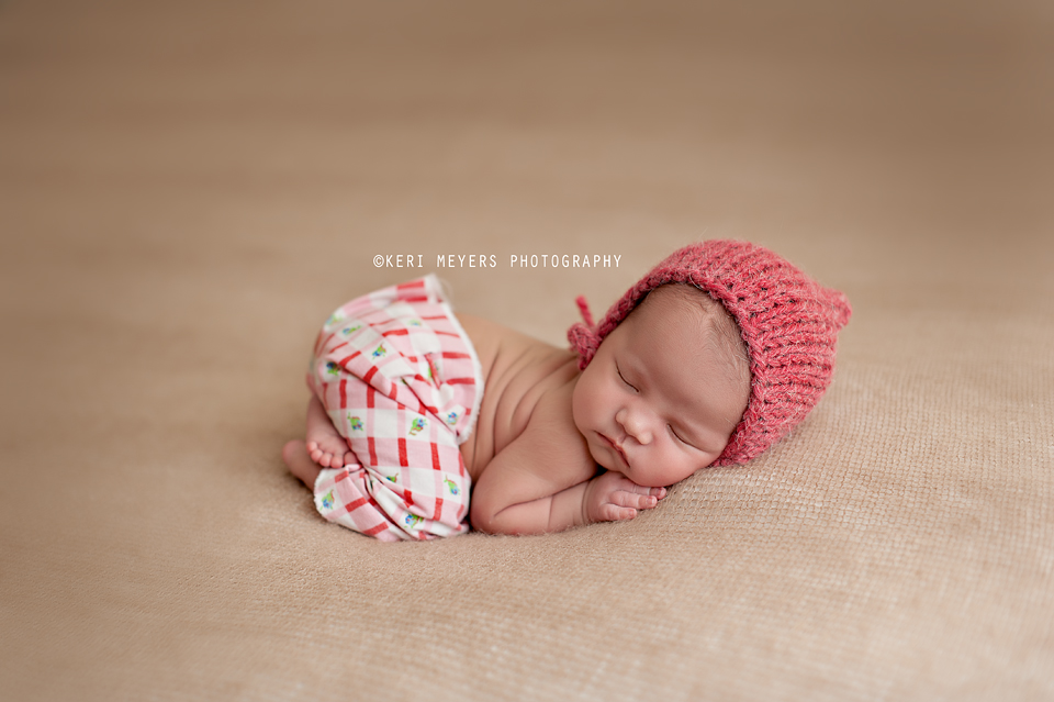 newborn photography community critique photo submitted by Keri Meyers - 12 community members set this photo as a favourite image.