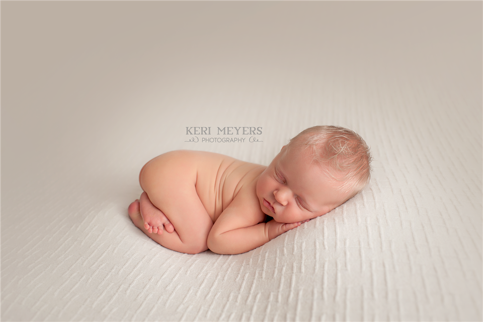 newborn photography community critique photo submitted by Keri Meyers - 5 community members set this photo as a favourite image.