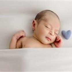 Anna Cummings Newborn Photographer - profile picture