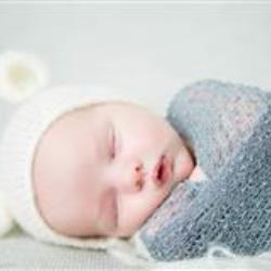 Lindsey DeYoung Newborn Photographer - profile picture