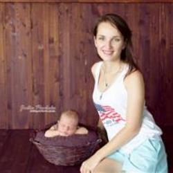 Julie Pavlova Newborn Photographer - profile picture