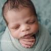 newborn photographer Lyndsey Lewis